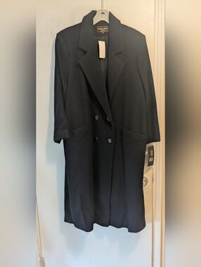 Classic Double-Breasted Women's Overcoat - Black